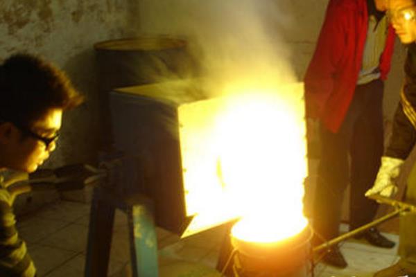 深圳熔煉爐機械加料